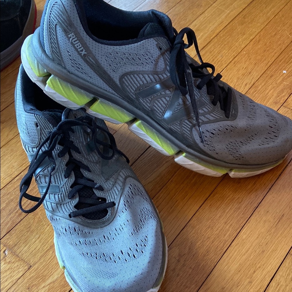Gray and Green Men's Running Shoes